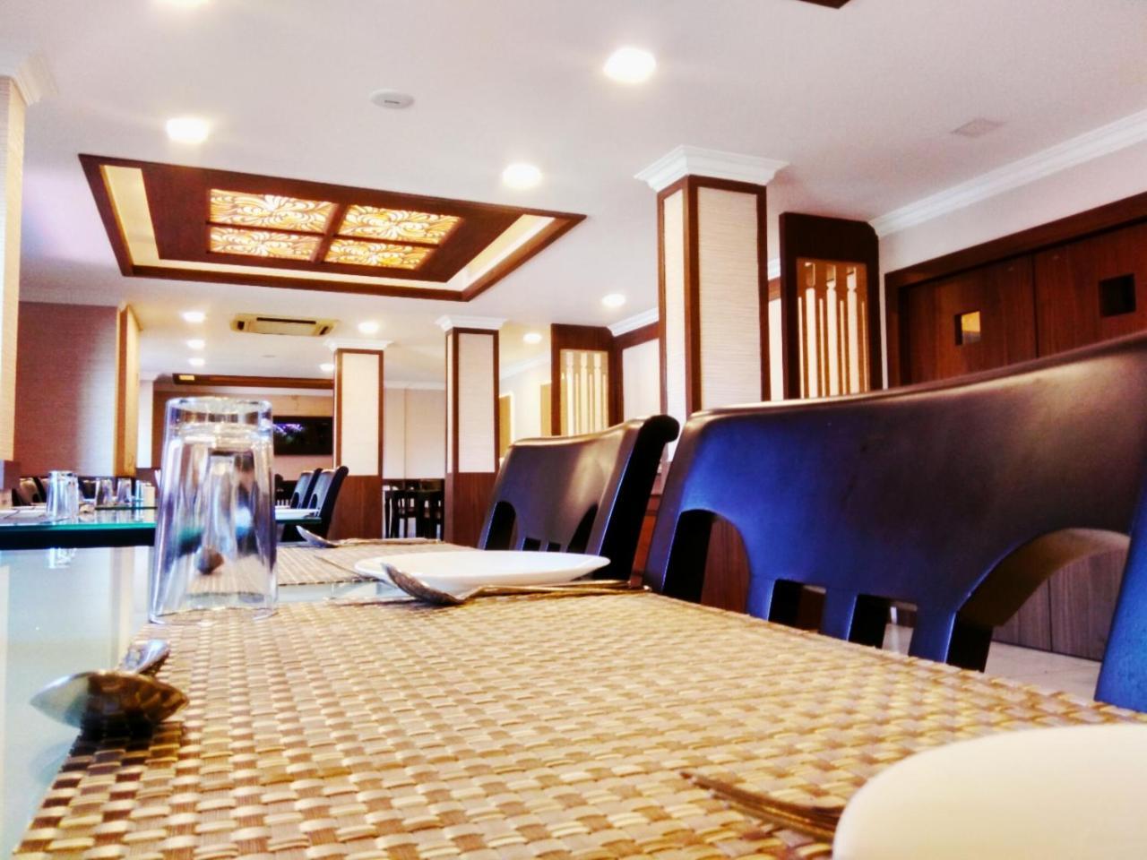 Prayana Hotels Коччи Экстерьер фото