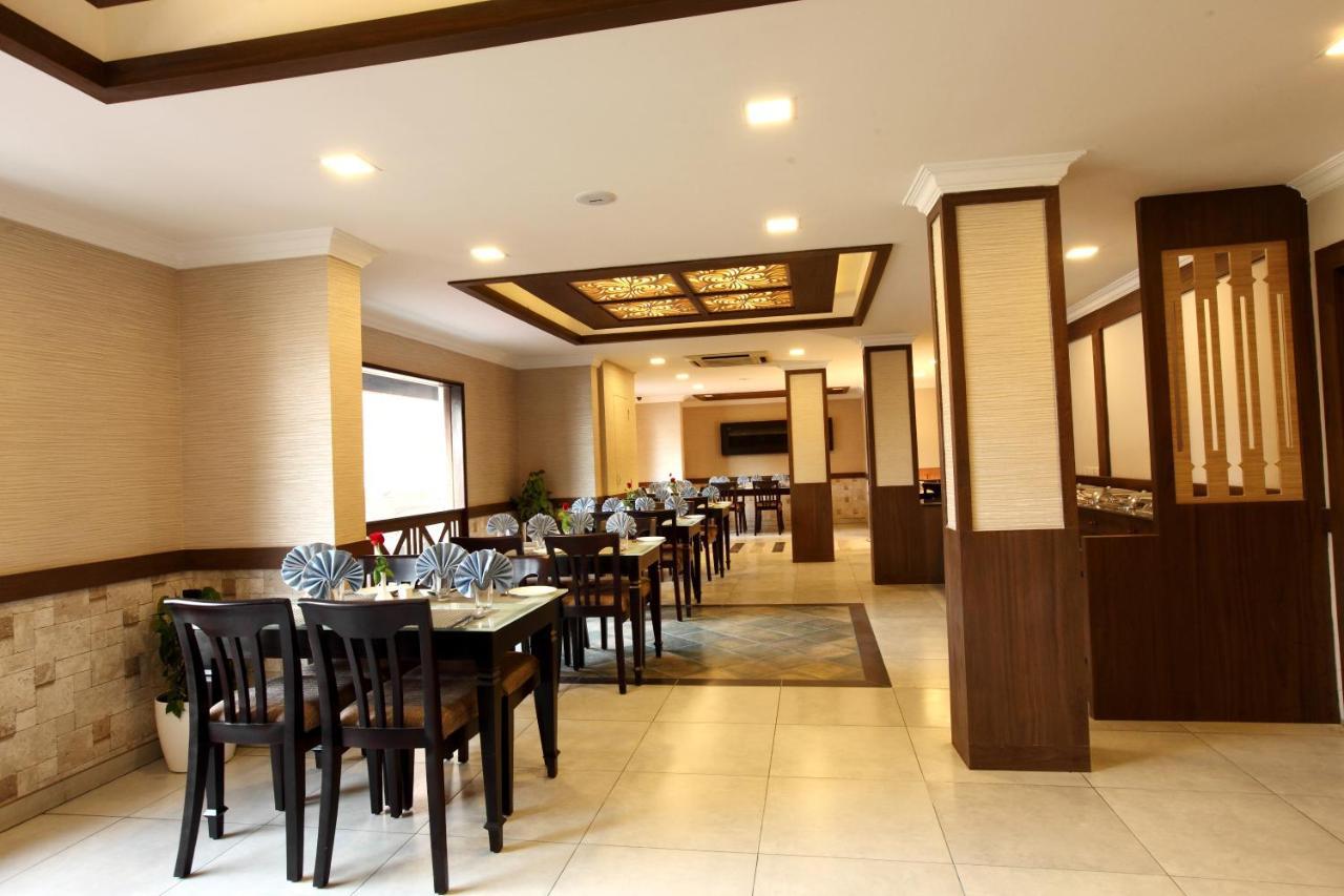 Prayana Hotels Коччи Экстерьер фото