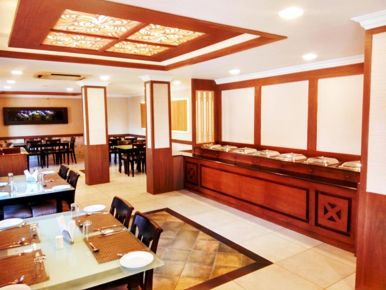 Prayana Hotels Коччи Экстерьер фото